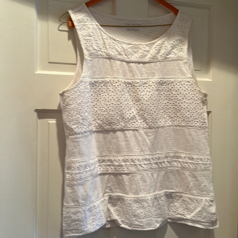 Like new eyelet white tank, can dress up or down
